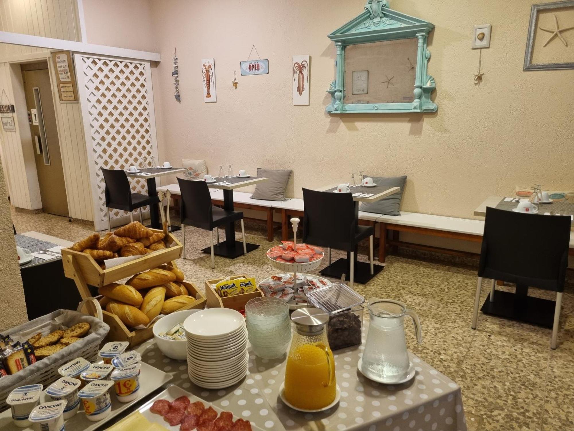 Hotel Maeva ,1 Star B&B 滨海略雷特 外观 照片